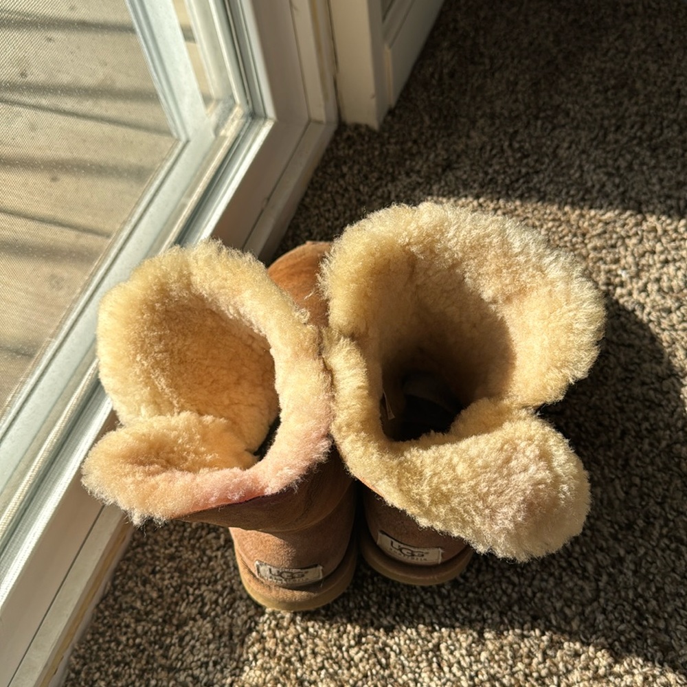 Chestnut UGGs - Picture 3 of 4